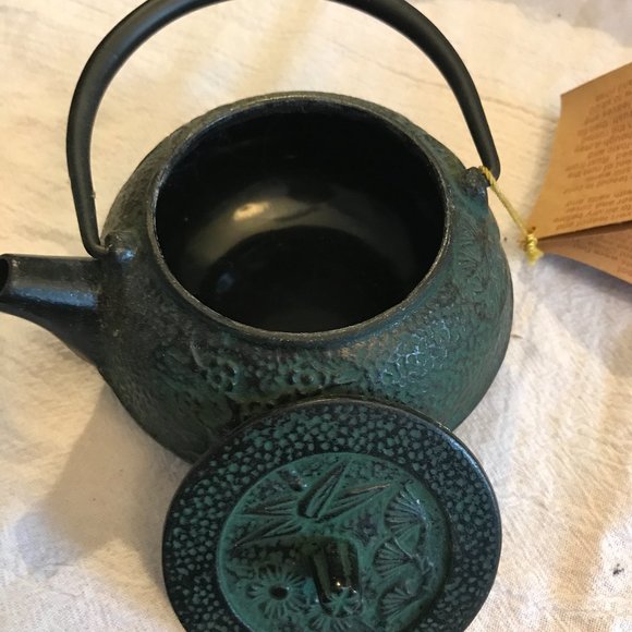 Mini Cast Iron Tetsubin ornate personal tea kettle - Picture 8 of 13